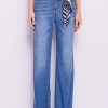Jeans de perna larga com lenço