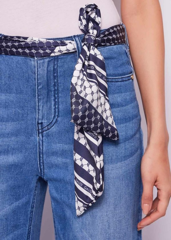 Jeans de perna larga com lenço