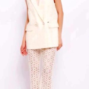 Colete de Renda com Botão Duplo