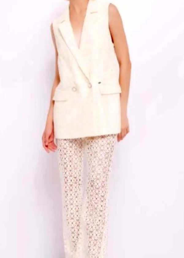 Colete de Renda com Botão Duplo